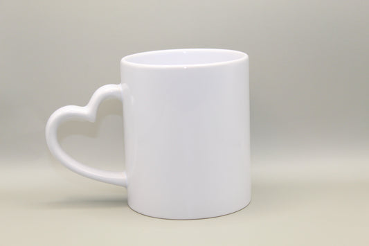 Keramiktasse mit Herzhenkel